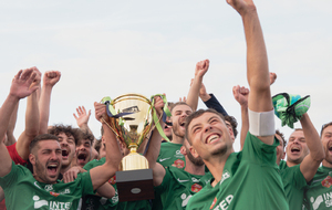 Historique ! Le FC Vallons-le-Pin remporte la Coupe Albert Beauvineau et décroche son premier trophée